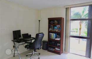 2-bedroom apartments in condo 105 m² in Coral Gables for $529,000