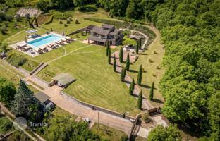 4-bedroom country house 379 m² in Todi for 1,490,000 €
