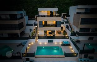 3-bedroom villa 254 m² in Komarna for 1,350,000 €