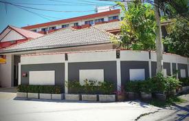 Townhome – Jomtien, Pattaya, Chonburi,  Thailand for $195,000