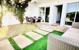 Charming duplex apartment with 2 bedrooms, private patio and private entrance for 294,000 €