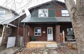 Terraced house – Kingston Road, Toronto, Ontario,  Canada for C$1,161,000