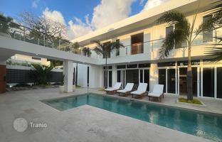 4-bedroom villa 375 m² in Tumbak Bayuh for $640,000
