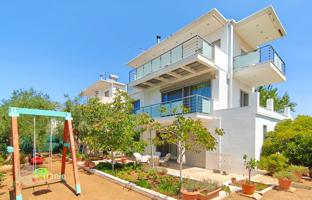 Three-storey well-kept house with a large plot and beautiful views in Loutraki, Peloponnese, Greece for 310,000 €