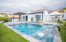 Furnished modern villa with a swimming pool in Playa Paraiso, Tenerife, Spain for 1,555,000 €
