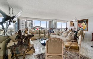 3-bedroom apartments in condo 171 m² in North Bayshore Drive for $850,000