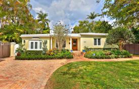Classic villa with a private garden, a pool and a terrace, Miami, USA for $1,249,000