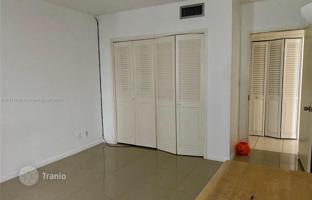 2-bedroom apartments in condo 116 m² in South Ocean Drive for $375,000