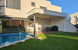 2-bedroom house 112 m² in Krk for 674,000 €
