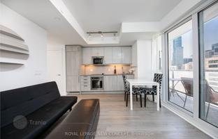 5-bedroom apartment in Mutual Street for C$932,000