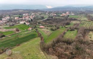 Land plot 900 m² in Barban for 72,000 €