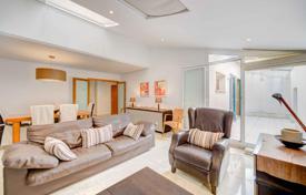 Renovated apartment with terrace and parking next to Cort for 900,000 €