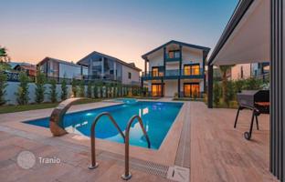 Three-storey house with a swimming pool, garden and parking in Kiriş, Kemer, Antalya, Türkiye for 25,543,000 TRY