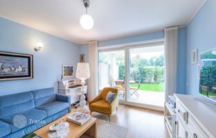 Superb apartment with a garden in a small residence with a swimming pool, Desenzano del Garda, Italy for 625,000 €