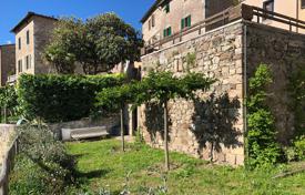 Furnished townhouse with a garden, Siena, Italy for 550,000 €