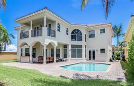 Spacious villa with a garden, a backyard, a pool, a barbecue area, a patio, a terrace and three garages, Hollywood, USA for $1,599,000