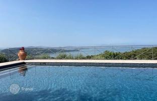 7-bedroom villa 344 m² in Passignano Sul Trasimeno for 1,295,000 €