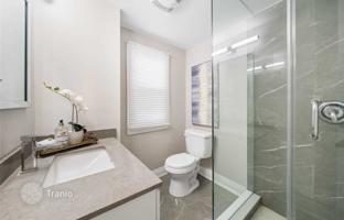 9-bedroom house in Rhodes Avenue for C$1,319,000