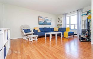 6-bedroom apartment in Lake Shore Boulevard West for C$765,000
