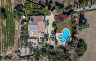 5-bedroom cottage in Limassol for 1,500,000 €