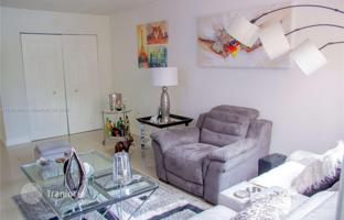2-bedroom apartments in condo 101 m² in Miami for $360,000
