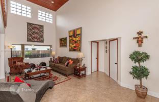 4-bedroom house 323 m² in West End for $980,000