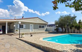 Renovated furnished house with a pool and a garden, Loutraki, Peloponnese, Greece for 380,000 €