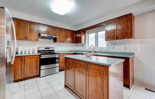 6-bedroom house in Etobicoke for C$2,000,000