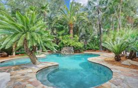 Cozy villa with a backyard, a swimming pool, recreation area and a garage, Pinecrest, USA for $1,790,000