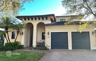 4-bedroom house 350 m² in Coral Gables for $2,100,000