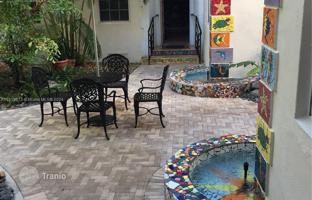 1-bedroom apartments in condo 73 m² in Miami Beach for $400,000