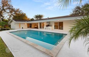 4-bedroom house 384 m² in Miami for $2,198,000