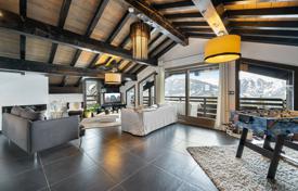 Modern chalet with a swimming pool and a lounge area in a quiet area, Courchevel, France for 3,780,000 €