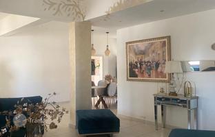 6-bedroom cottage 300 m² in Aradippou for 600,000 €