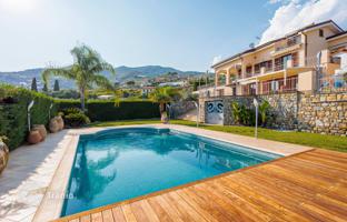 4-bedroom villa 350 m² in Liguria for 2,000,000 €