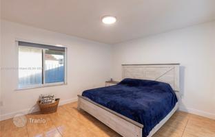 3-bedroom house 126 m² in West End for $560,000