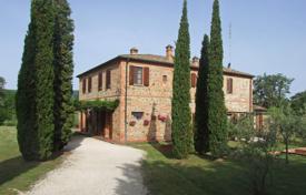 Restored estate overlooking the valley, Sinalunga, Italy for 1,250,000 €