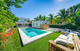 Spacious villa with a backyard, a pool, a relaxation area and a terrace, Miami Beach, USA for $2,575,000