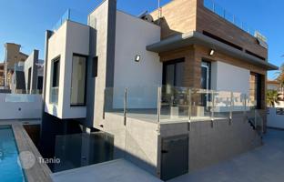 4-bedroom villa 310 m² in Torrevieja for 940,000 €