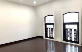 7 bed House Khlong Tan Nuea Sub District for $758,000