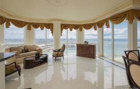 Furnished flat with ocean views in a residence on the first line of the beach, Miami, Florida, USA for $1,750,000