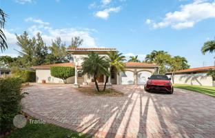 5-bedroom house 437 m² in Miami for $1,750,000