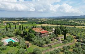 Historic villa for sale rwith annexes and private pool in Tuscany for 3,000,000 €