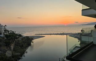 Beachfront apartment in Saranda — three balconies with views of the sea and Corfu for 330,000 €