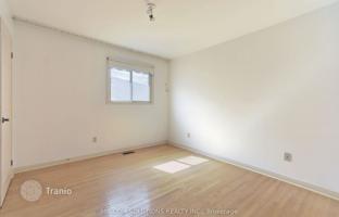 8-bedroom townhouse in North York for 845,000 €