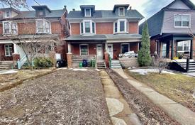 Terraced house – York, Toronto, Ontario,  Canada for C$937,000