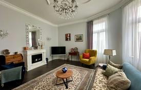 Exceptional and Sunny flat with balcony in front of park — Prime Buda Location for 618,000 €