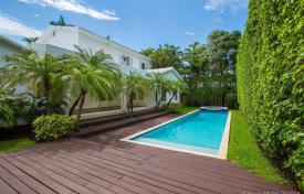 Comfortable villa with a private garden, a swimming pool and a terrace, Miami Beach, USA for $2,990,000