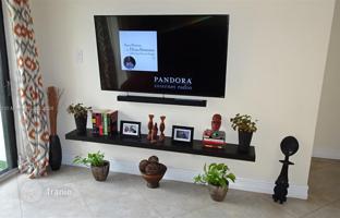 2-bedroom apartments in condo 98 m² in Hollywood for $300,000