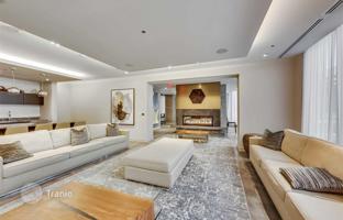 5-bedroom apartment in Scott Street for C$921,000